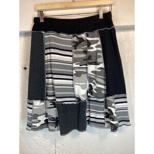 FUNKY THREADZ WOMENS MED BLACK CAMO STRECHY KNEE LEGTH SKIRT NEW 614